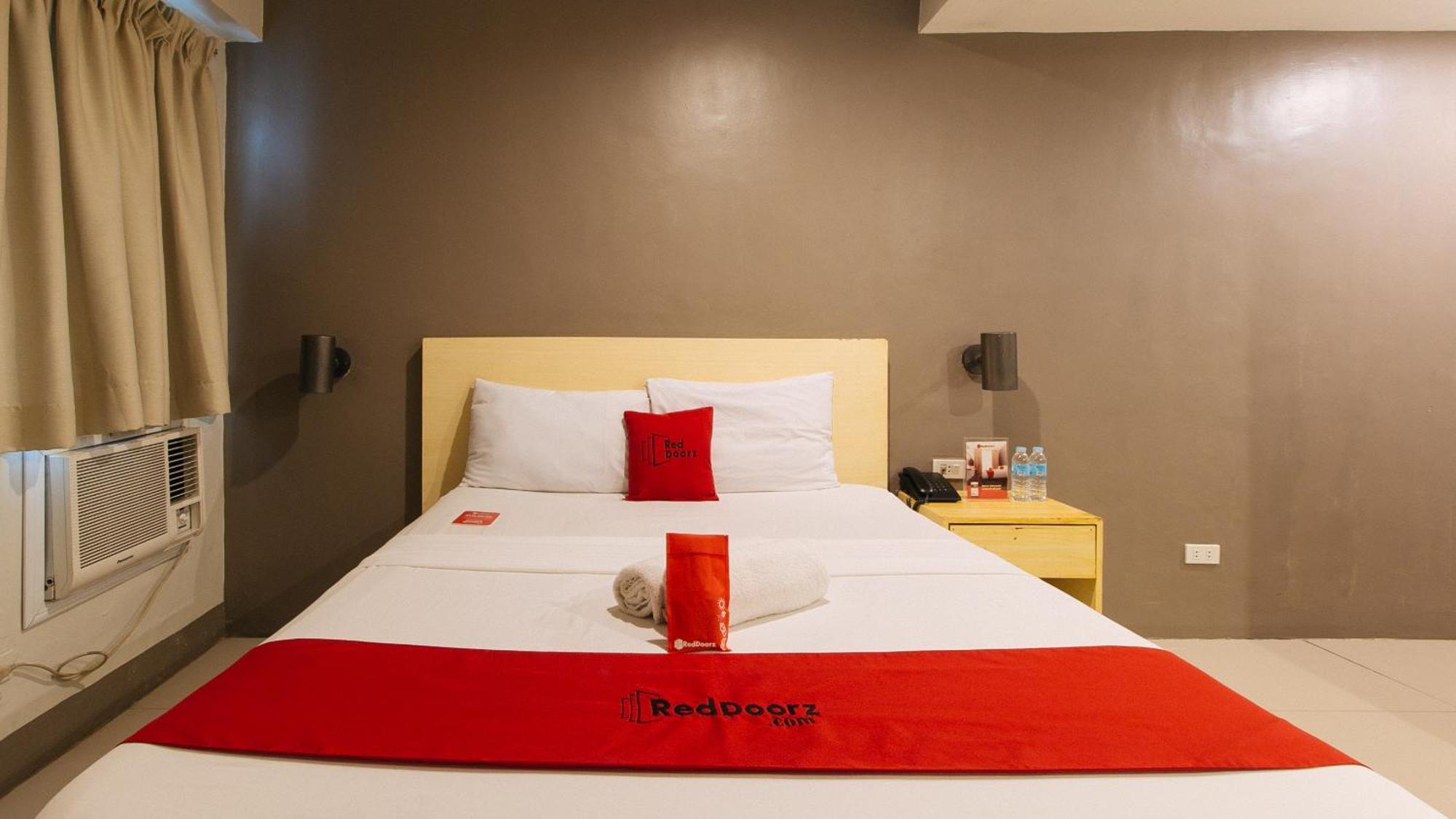 Hotel Reddoorz At Samat Mandaluyong Zewnętrze zdjęcie